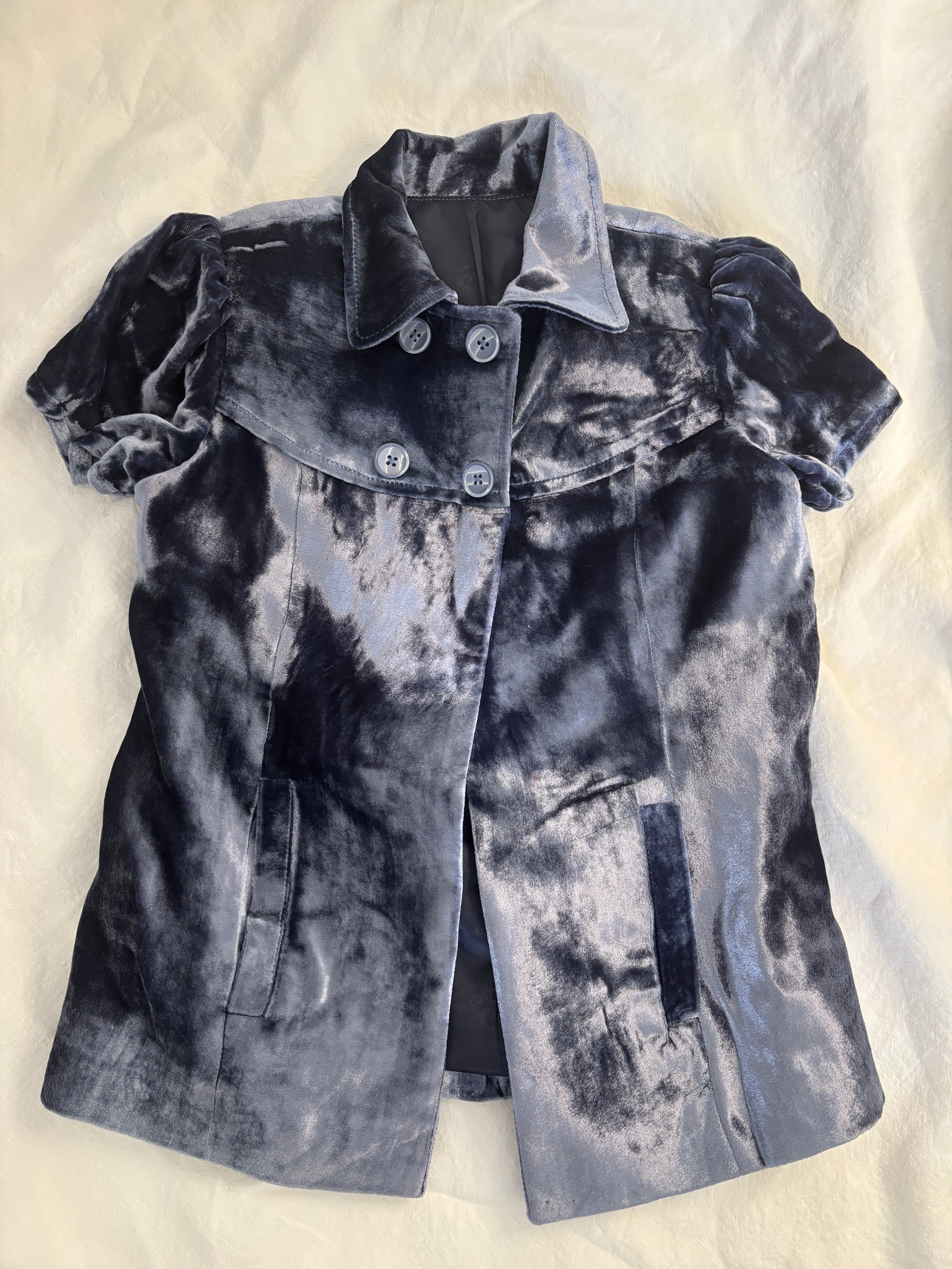 short-sleeve buttoned blue-velvet jacket